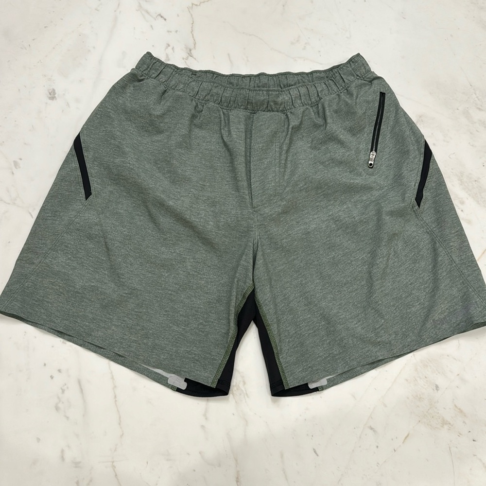 Lululemon Surge Short 7" inseam Size M Green shade color with Liner